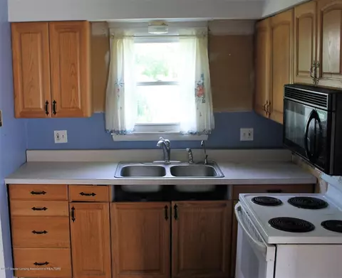 586 E Main St, Springport, MI 49284 photo 6