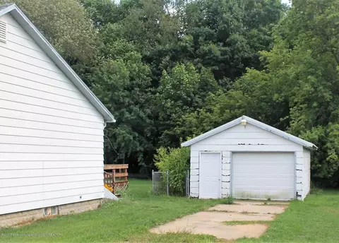 586 E Main St, Springport, MI 49284 photo 4