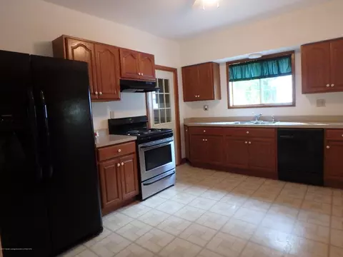 414 E Shaw St, Charlotte, MI 48813 photo 5