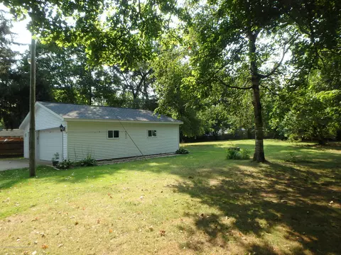414 E Shaw St, Charlotte, MI 48813 photo 3