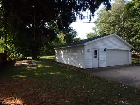 414 E Shaw St, Charlotte, MI 48813 photo 2
