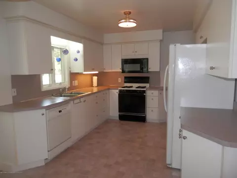 1915 Haslett Rd, Haslett, MI 48840 photo 9