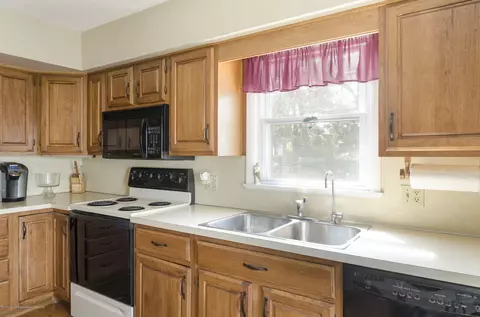 3425 Sylvan Rd, Lansing, MI 48917 photo 4