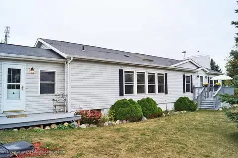 1050 W Chadwick, Dewitt, MI 48820 photo 2