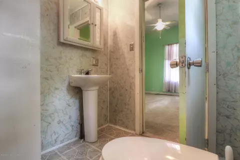 1429 Lyons Ave, Lansing, MI 48910 photo 4