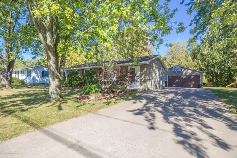 901 E Walker St, Saint Johns, MI 48879 photo 2