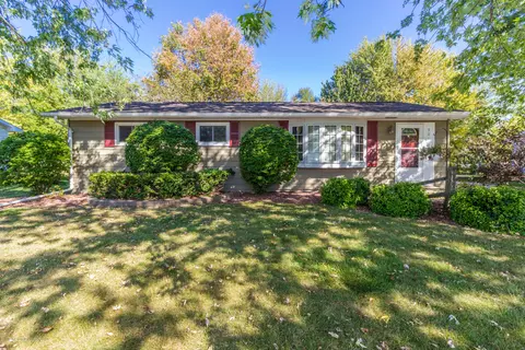901 E Walker St, Saint Johns, MI 48879 photo 1