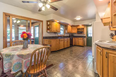 901 E Walker St, Saint Johns, MI 48879 photo 6