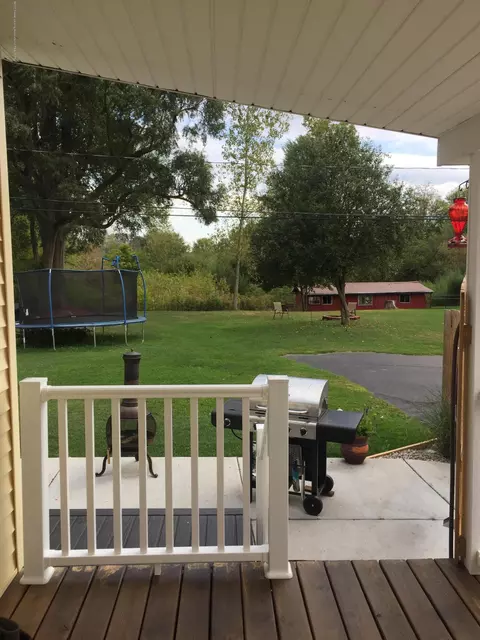 15083 Daggott Rd, Lansing, MI 48906 photo 46