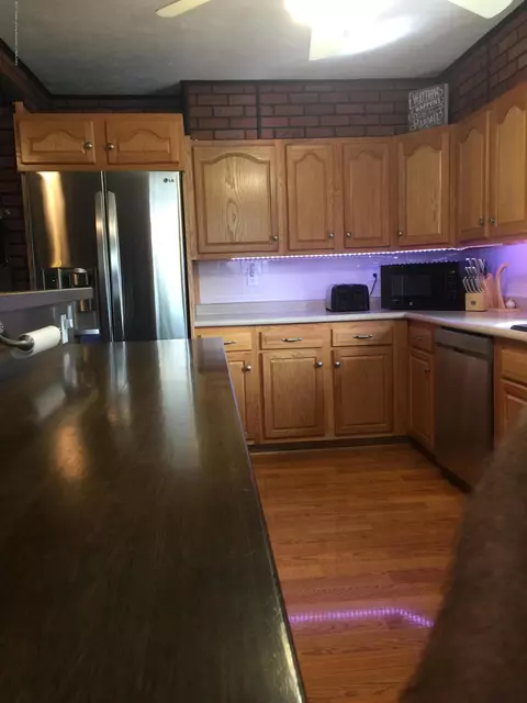 15083 Daggott Rd, Lansing, MI 48906 photo 9