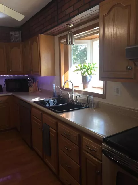 15083 Daggott Rd, Lansing, MI 48906 photo 10
