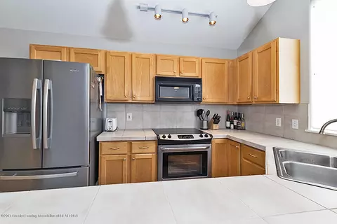 7995 Ashbrook Dr, Haslett, MI 48840 photo 10