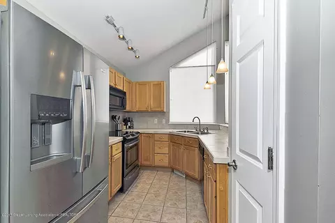 7995 Ashbrook Dr, Haslett, MI 48840 photo 9