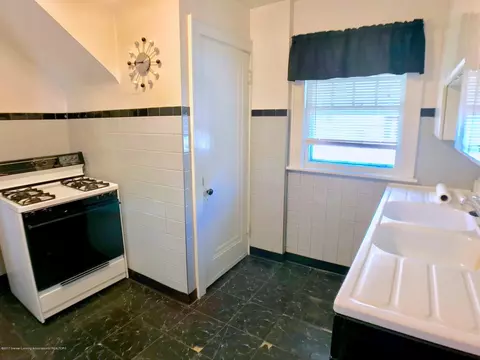 208 E Dwight St, Lansing, MI 48906 photo 9