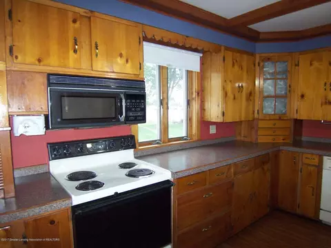 4554 E Taft, Saint Johns, MI 48879 photo 3
