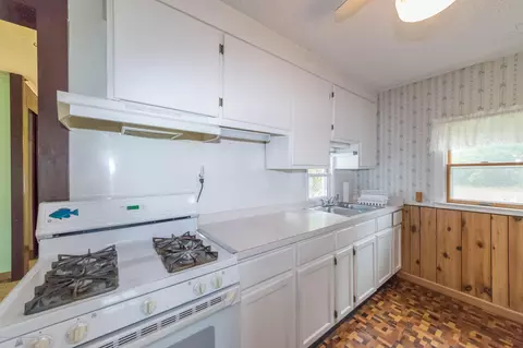 16931 Cedar St, Lansing, MI 48906 photo 5