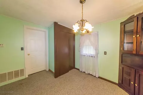 16931 Cedar St, Lansing, MI 48906 photo 9