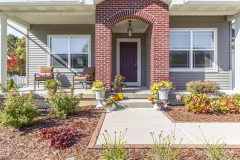 13814 Myrtle Dr, Dewitt, MI 48820 photo 2