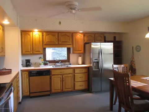 514 E Riv, Grand Ledge, MI 48837 photo 12
