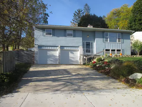 514 E Riv, Grand Ledge, MI 48837 photo 1
