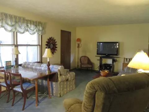 514 E Riv, Grand Ledge, MI 48837 photo 14