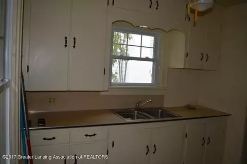 511 Crestview Ave, Lansing, MI 48910 photo 3