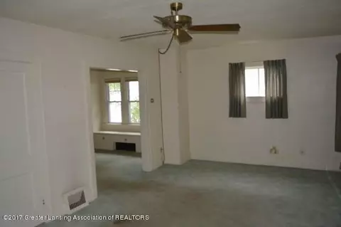 511 Crestview Ave, Lansing, MI 48910 photo 4
