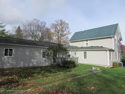 226 E Ash St, Mason, MI 48854 photo 2