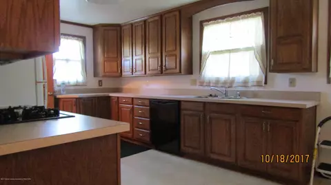 2208 E Cavanaugh Rd, Lansing, MI 48910 photo 3