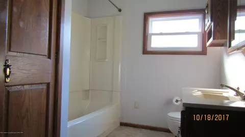 2208 E Cavanaugh Rd, Lansing, MI 48910 photo 11