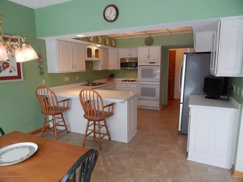 5552 Silverleaf Ct, Haslett, MI 48840 photo 9