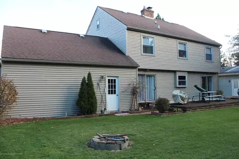 301 Westbrook Dr, Dewitt, MI 48820 photo 2