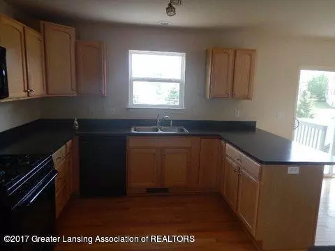6938 Castleton, Grand Ledge, MI 48837 photo 2