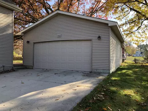 216 Mill St, Maple Rapids, MI 48853 photo 6