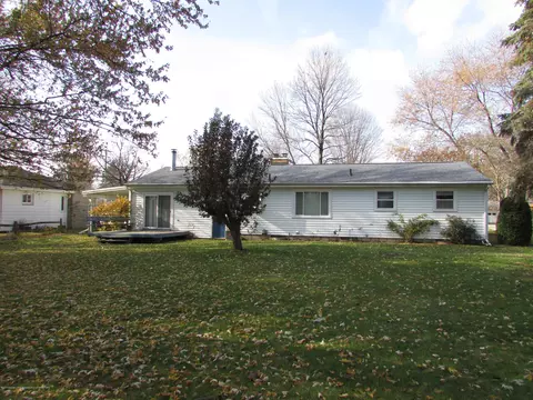 207 S Walnut Ct, Mason, MI 48854 photo 2
