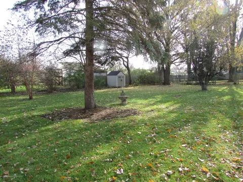 207 S Walnut Ct, Mason, MI 48854 photo 4