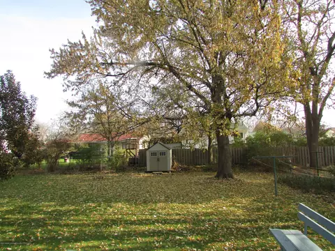 207 S Walnut Ct, Mason, MI 48854 photo 3
