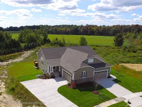 5282 E Hawk Hollow Dr, Bath, MI 48808 photo 1