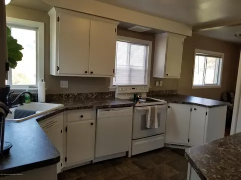 2227 Barstow Rd, Lansing, MI 48906 photo 9