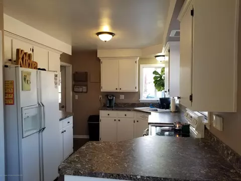 2227 Barstow Rd, Lansing, MI 48906 photo 7