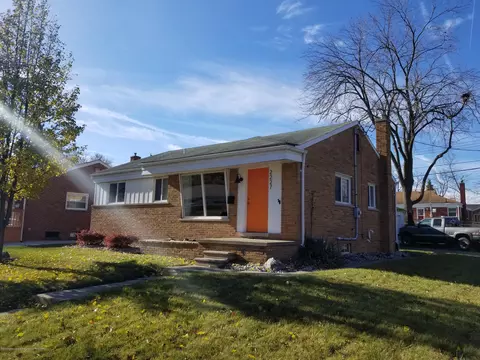 2227 Barstow Rd, Lansing, MI 48906 photo 2