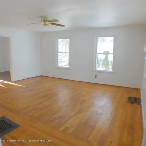 226 E Cherry St, Mason, MI 48854 photo 8