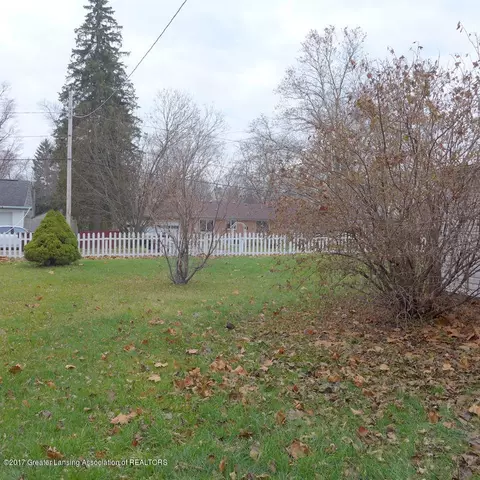 226 E Cherry St, Mason, MI 48854 photo 3