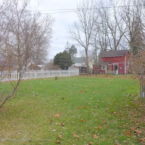 226 E Cherry St, Mason, MI 48854 photo 4