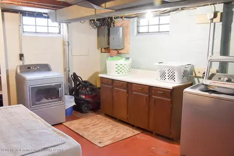 547 E Holmes Rd, Lansing, MI 48910 photo 11