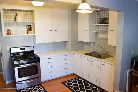547 E Holmes Rd, Lansing, MI 48910 photo 9