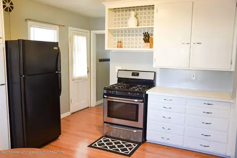 547 E Holmes Rd, Lansing, MI 48910 photo 8