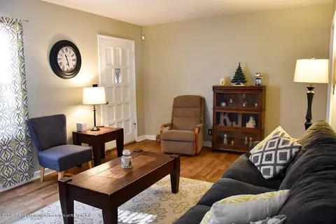 547 E Holmes Rd, Lansing, MI 48910 photo 5