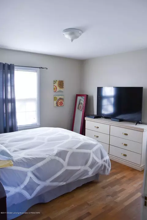 547 E Holmes Rd, Lansing, MI 48910 photo 17
