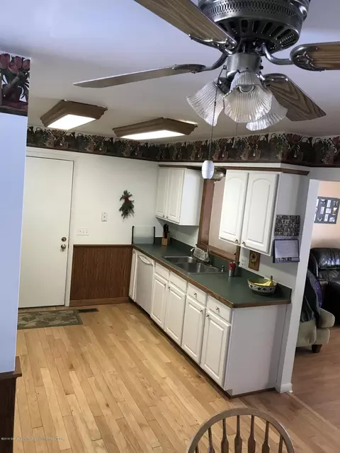 1724 E Stoll Rd, Lansing, MI 48906 photo 8